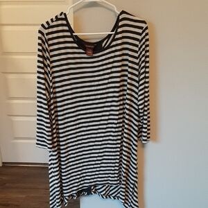 Mutiples Flowy Striped Tunic 1X, Great For Spring & Summer. Design Down The Back